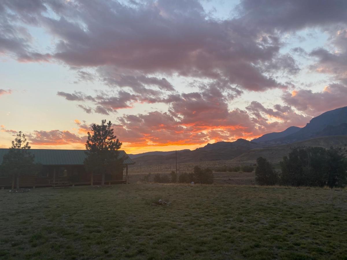 Отель Yellowstone Cutthroat Guest Ranch Вапити Экстерьер фото